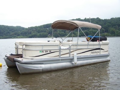 Boat in water.jpg